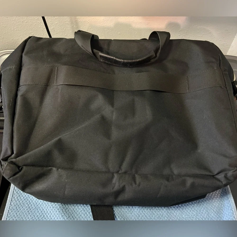 Black Quilted 15.6